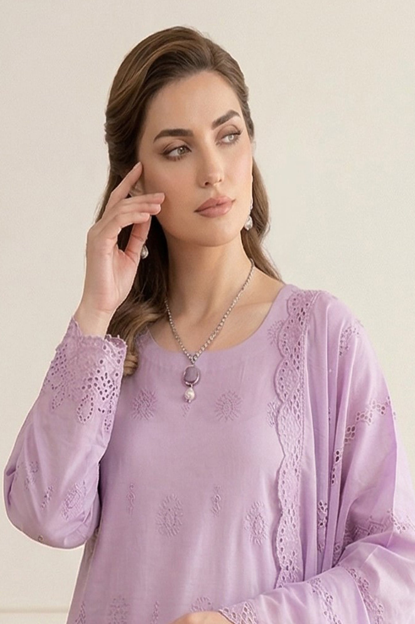 Bareeza Chikankari Des-01